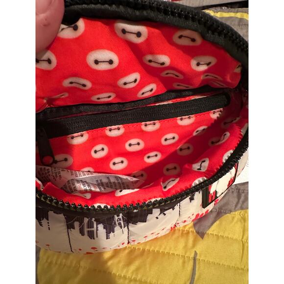 NWT Disney Parks Baymax Big Hero 6 San Fransokyo Crossbody Fanny Pack Waist Belt - Picture 4 of 5